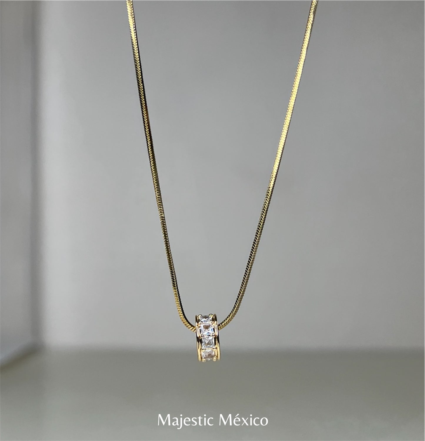 Collar con Rondel De Circonias