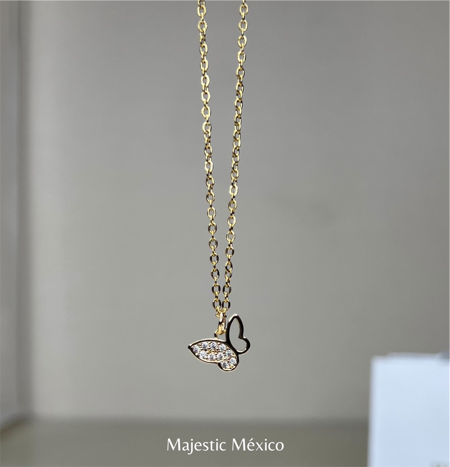 Collar Mariposa Luz y Sombra