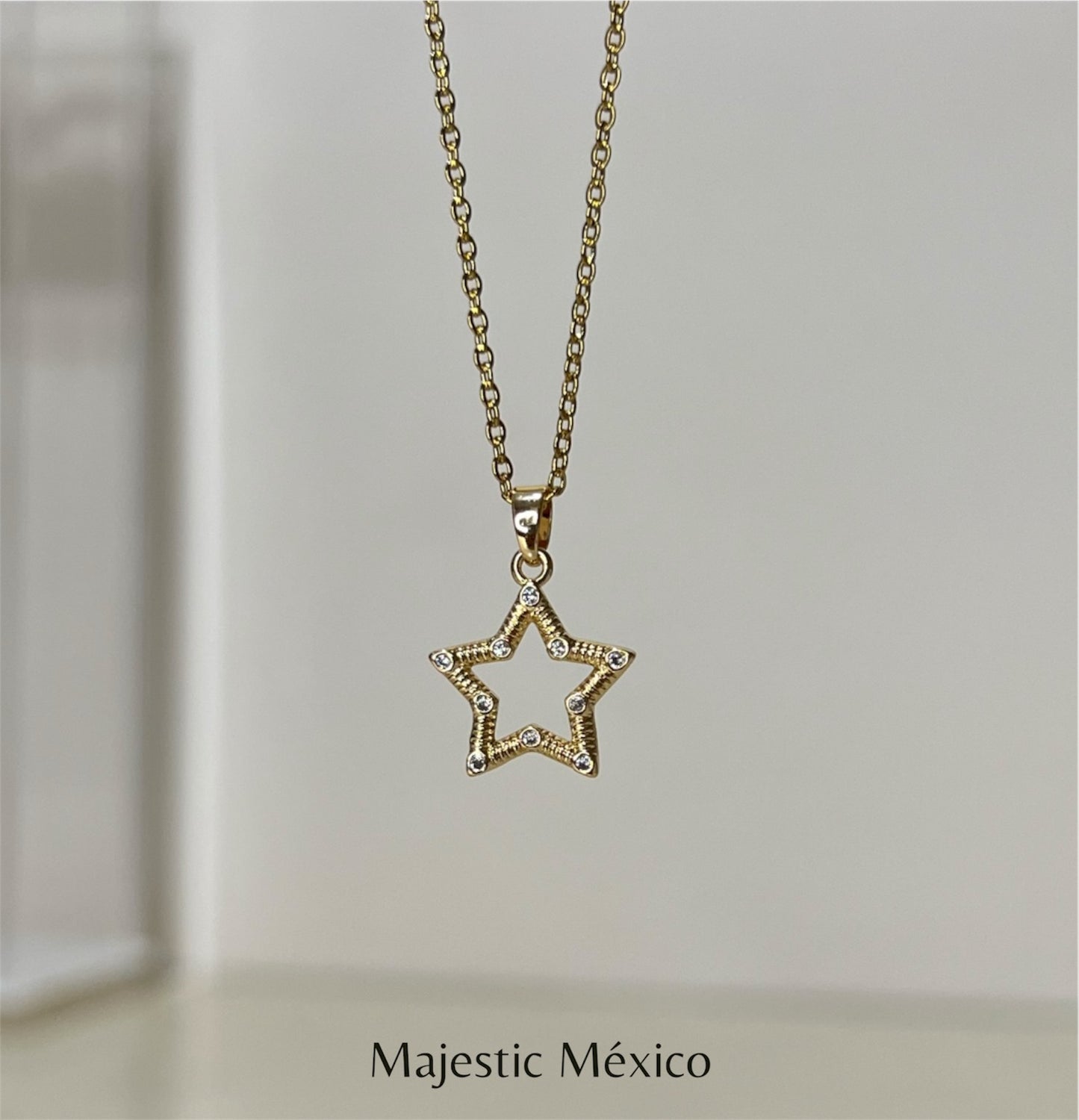 COLLAR ESTRELLA CON ZIRCONIAS