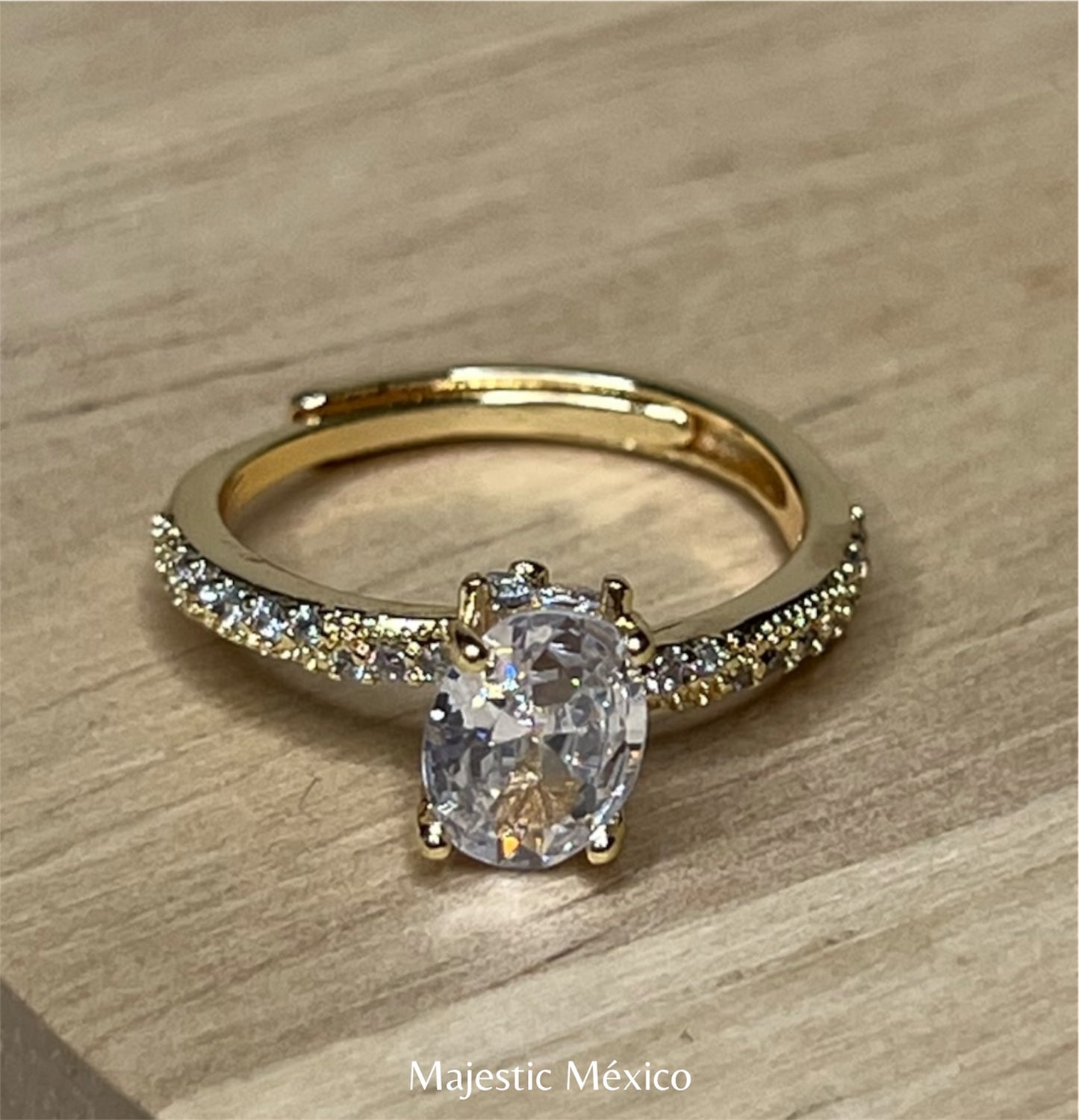 ANILLO AJUSTABLE CON ZIRCONIA OVAL