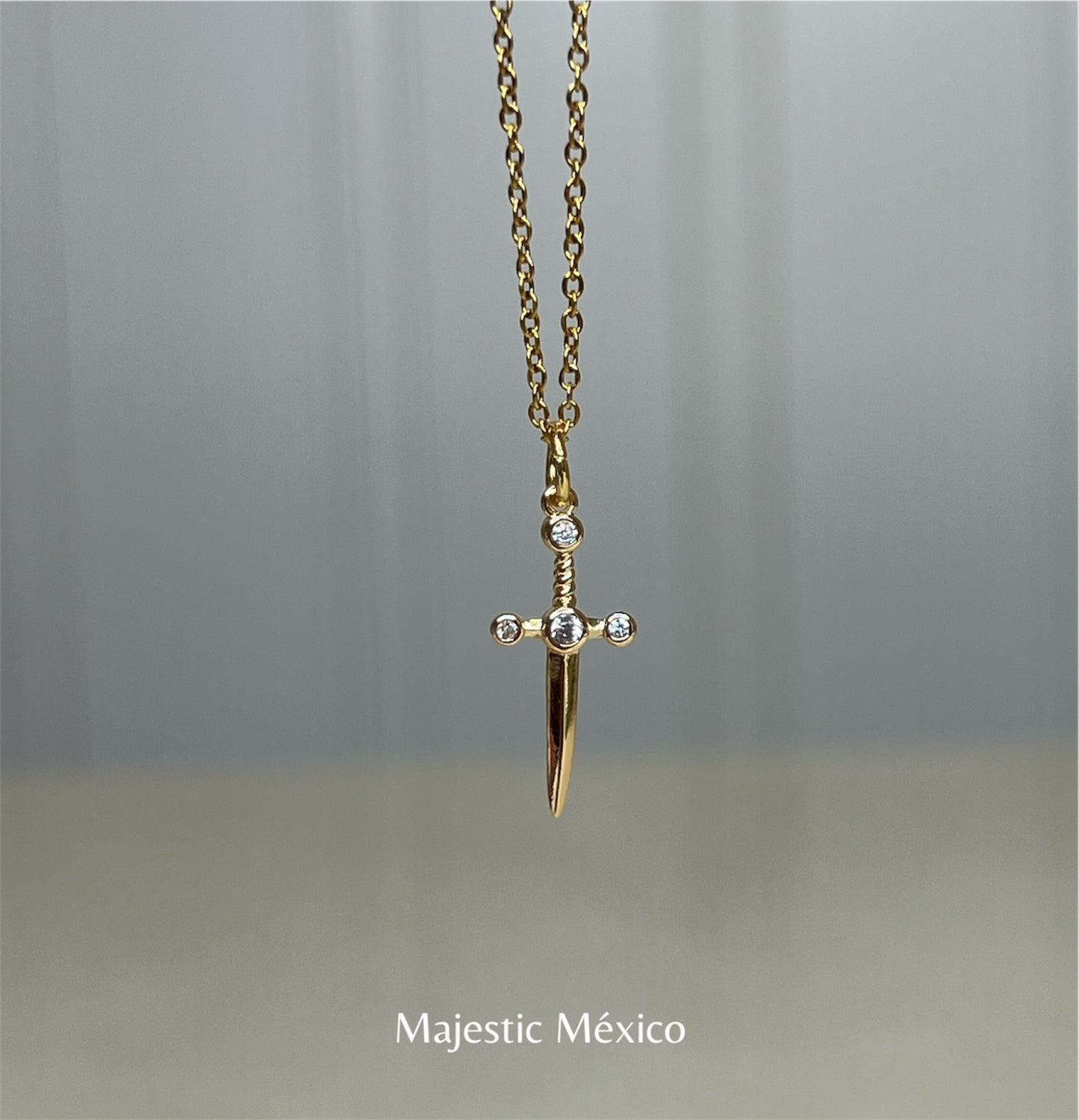 COLLAR CRUZ DE ESPADAS