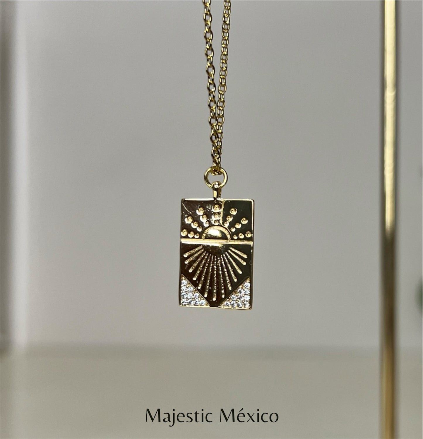 Collar Plaquita con Sol