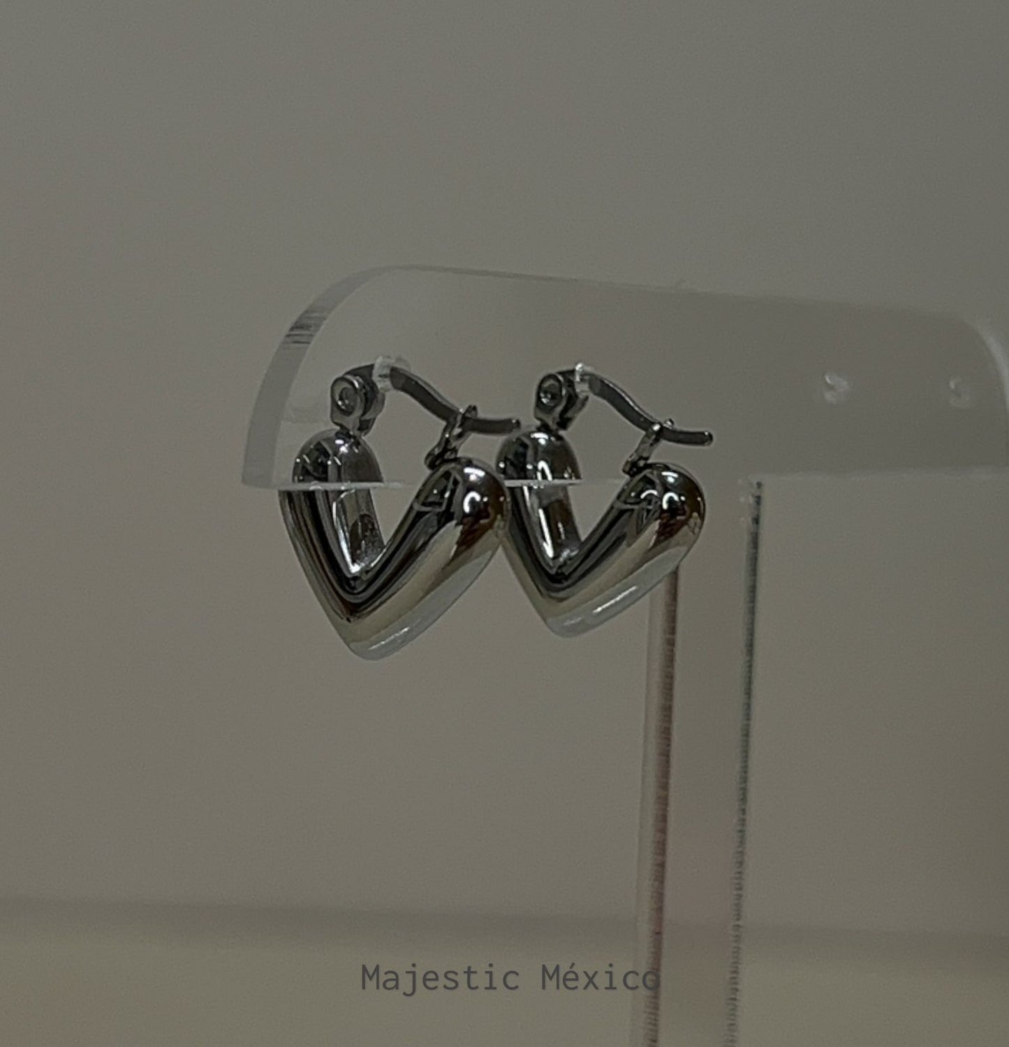ARETES CORAZÓN PLATEADO TALLA CH