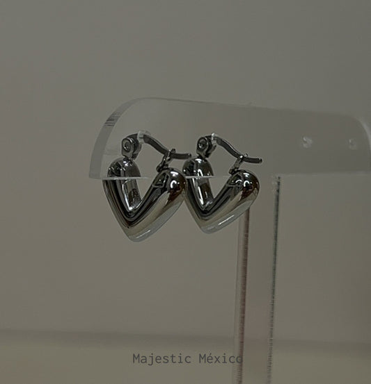 ARETES CORAZÓN PLATEADO TALLA CH