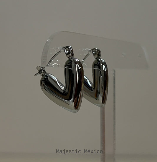 ARETES CORAZÓN PLATEADO TALLA M