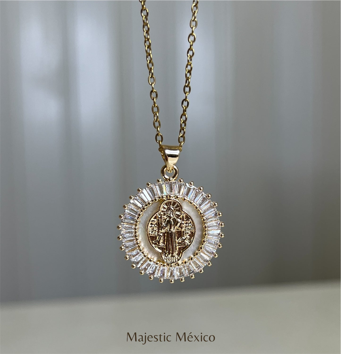 COLLAR MEDALLA SAN BENITO CON ZIRCONIAS