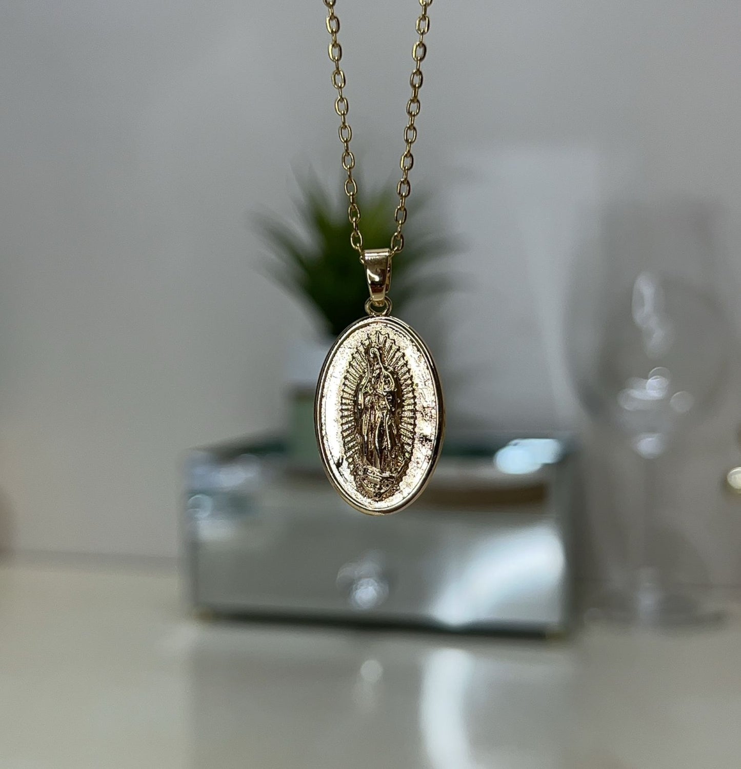 COLLAR MEDALLA VIRGEN DE GUADALUPE OVALADA