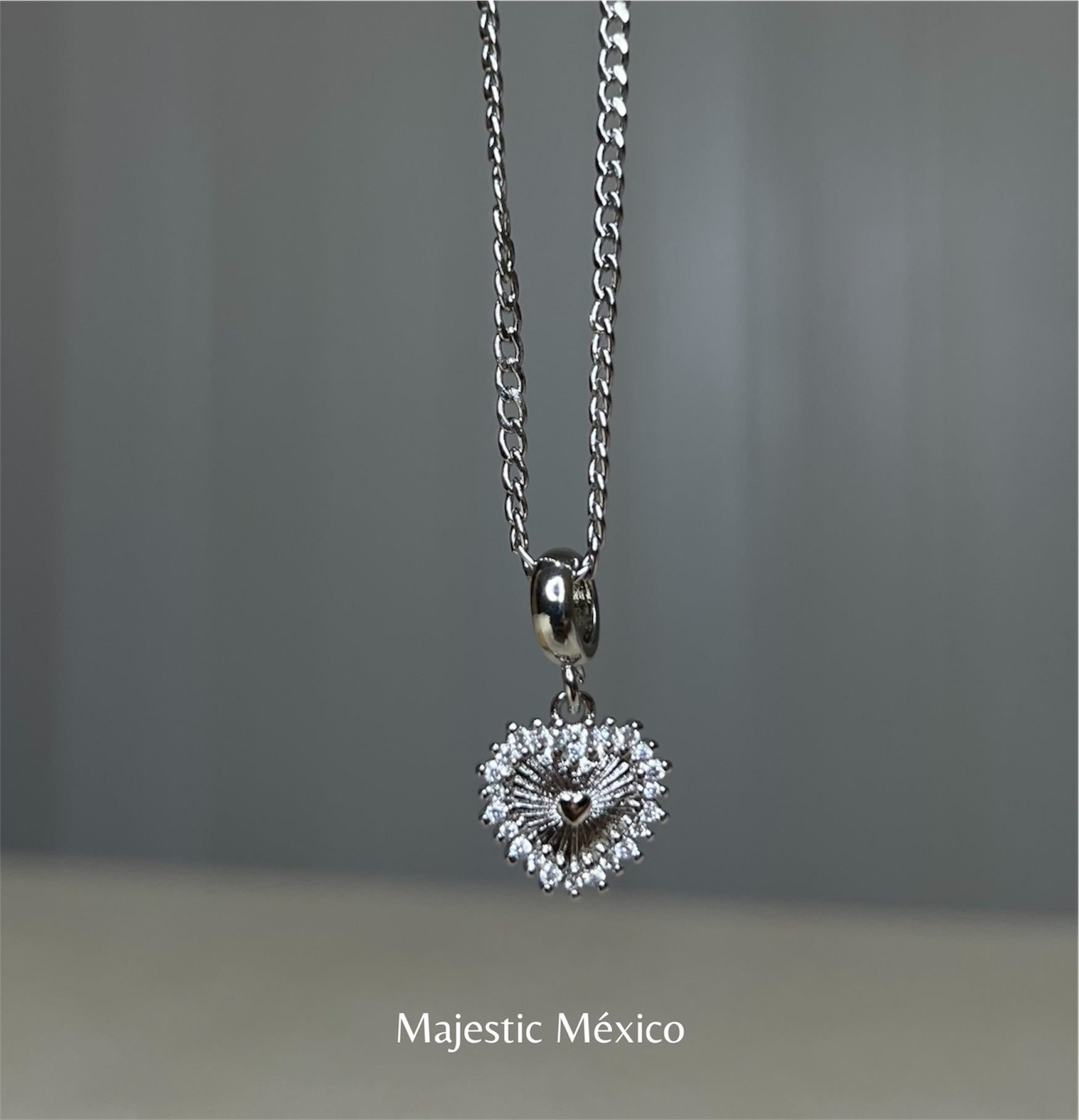 Collar de acero inoxidable plateado con corazón con circonias y mini corazón central, joyería delicada Majestic México