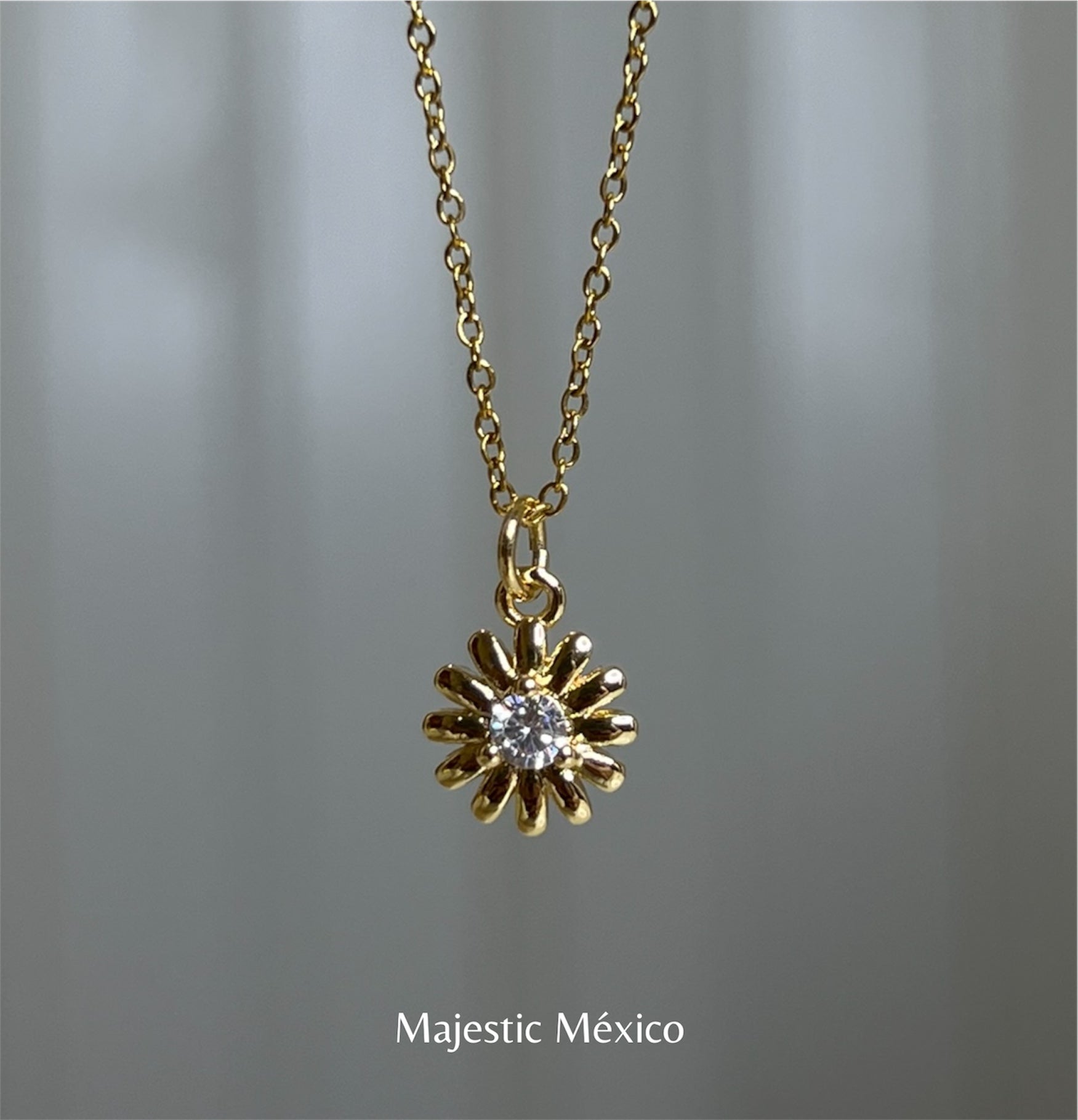 Collar con cadena de acero inoxidable y dije de flor pequeña de chapa de oro 14k, joyería delicada Majestic México