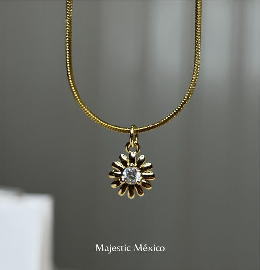 Collar con cadena de acero inoxidable y dije de flor pequeña de chapa de oro 14k, joyería delicada Majestic México