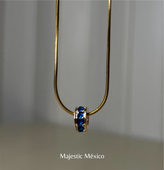 Collar con micro rondel azul dorado de 10mm y cadena de 45cm, joyería minimalista Majestic México