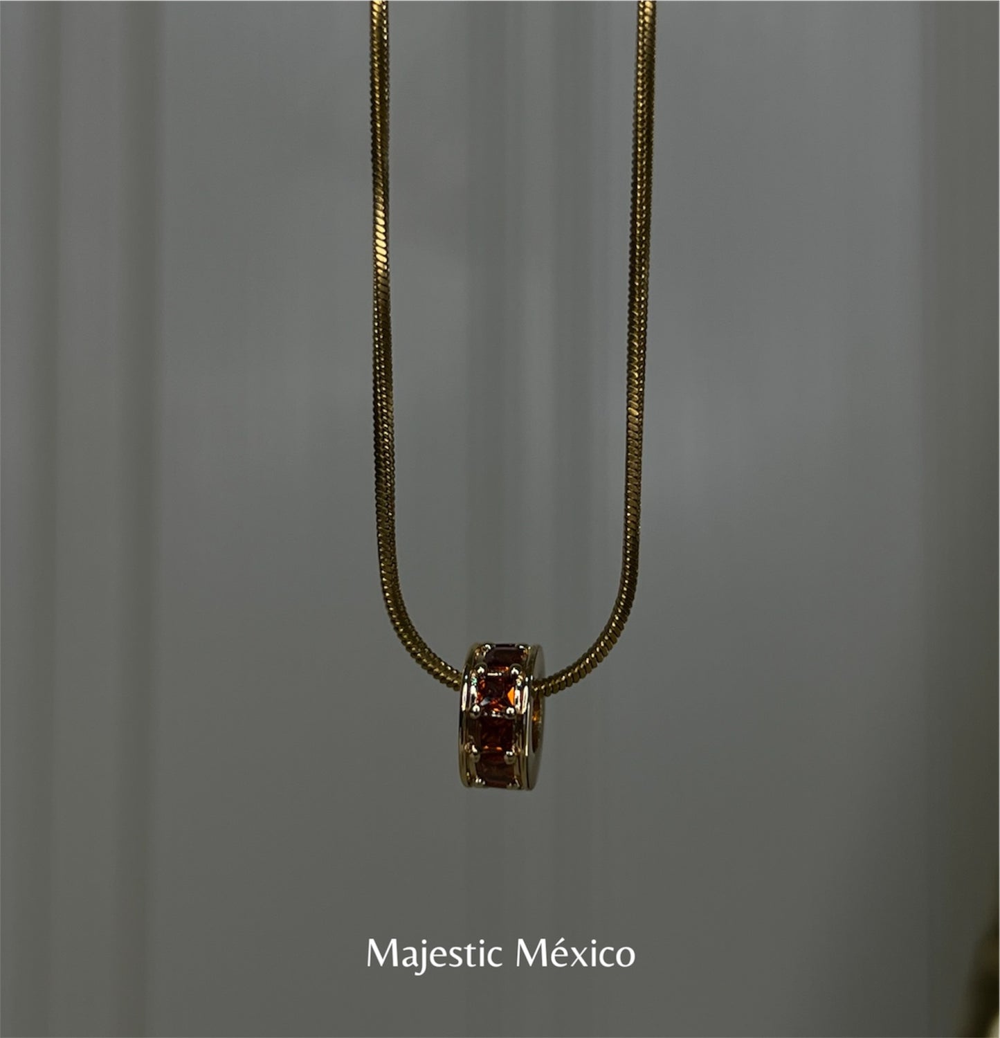 Collar con rondel rojo dorado de acero inoxidable, joyería minimalista Majestic México