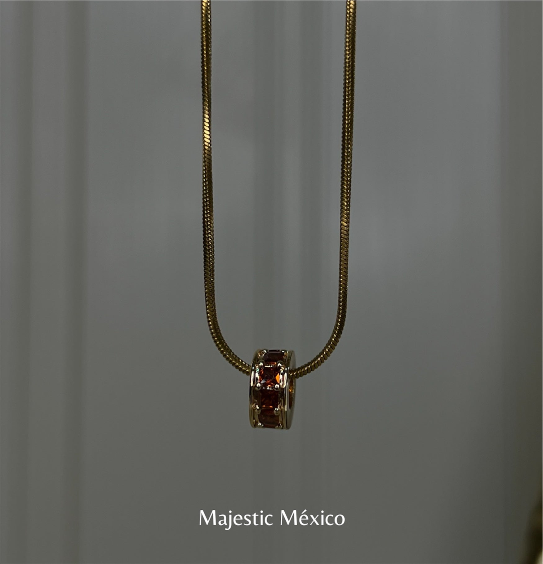 Collar con rondel rojo dorado de acero inoxidable, joyería minimalista Majestic México